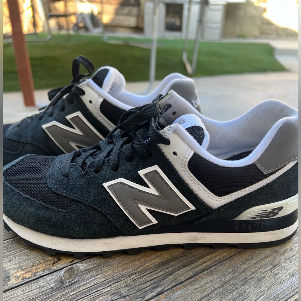 NEW BALANCE Classic Black/White 574 Sneakers Women’s Size 7.5